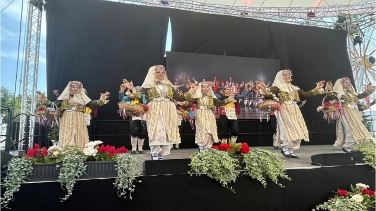 Tanzgruppe aus Bursa