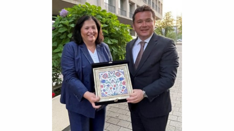 Staatssekretärin Karin Müller und Bürgermeister Erkan Aydın, Stadtbezirk Osmangazi