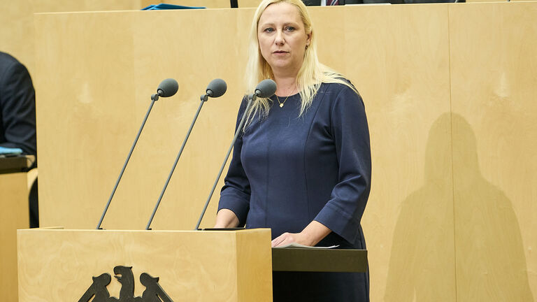 Die Hessische Gesundheitsministerin Diana Stolz spricht im Bundesrat