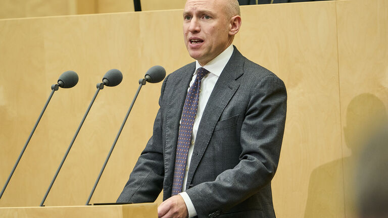 Minister Manfred Pentz spricht im Bundesrat