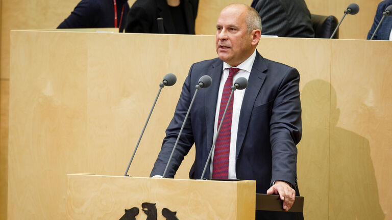Staatsminister Prof. Dr. Roman Poseck im Bundesrat