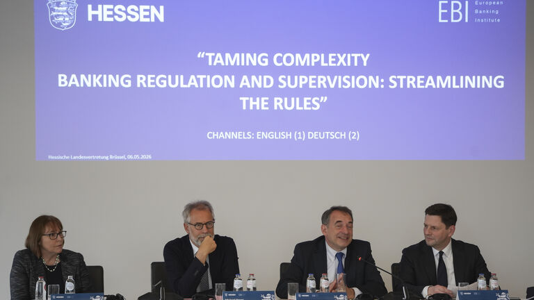 Veranstaltung "Taming Comlexity" des hessischen Finanzminiteriums und EBI; v.l. n.r.: Sharon Donnery (EZB), Michael Hager (EU-Kommission), Staatsminister Prof. Dr. Alexander Lorz (Hessisches Ministerium der Finanzen) und Thomas Gstädtner (EBI)