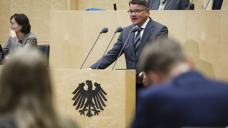 Der Hessische Ministerpräsident hielt eine Rede im Bundesrat