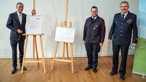Staatsminister Wintermeyer mit Tobias Schork und Norbert Kohl, Freiwillige Feuerwehr Wahlen
