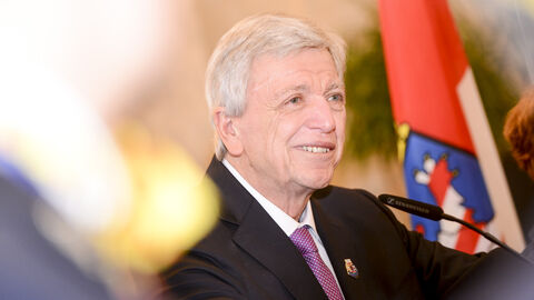 Ministerpräsident Bouffier am Rednerpult