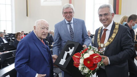 Ministerpräsident gratuliert Ernst Gerhardt zum 100. Geburtstag in Frankfurt
