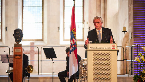 Ministerpräsident Volker Bouffier am Rednerpult