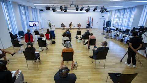 Podiumsdiskussion mit der Moderatorin Françoise Chotard, Expertin für europäische Angelegenheiten