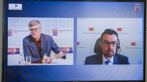 v.l.n.r.  Hendrik Kafsack von der FAZ und Dirk Meyer, Hauptgeschäftsführer des Arbeitgeberverbands HessenChemie