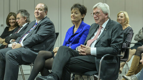 StM'in Puttrich, MP Bouffier im Publikum