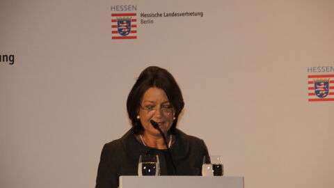Die Leiterin der Landesvertretung, Dr. Bernadette Droste, bei ihren Eröffnungsworten.
