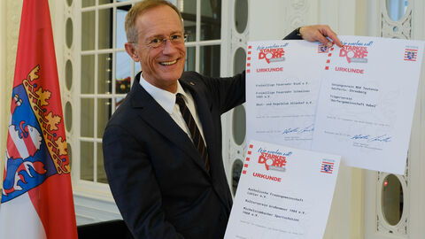 CdS mit Urkunde zur Auszeichnung "Starkes Dorf"