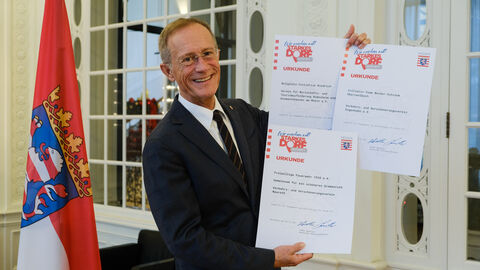 CdS mit Urkunde zur Auszeichnung "Starkes Dorf"