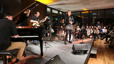 Auf der Bühne: Klangcraft und Judith Erb bei Jazz in den Ministergärten 2019