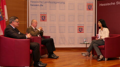 Lisa-Hanifa Habib im Gespräch mit Boris Rhein und Karl Starzacher