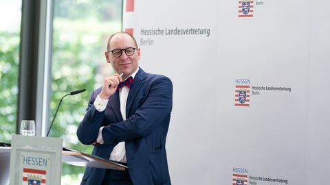 Nach seinem Vortrag wechselte Prof. Dr. Hans Michael Heinig in die Rolle des Zuhörers und beantwortete Fragen aus dem Publikum. 