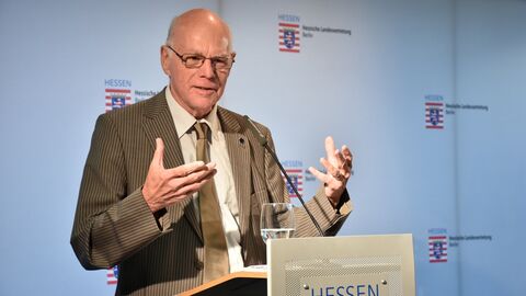 Für Prof. Dr. Lammert ist die Verfassungsgeschichte Deutschlands eine beeindruckende historische Lehre.