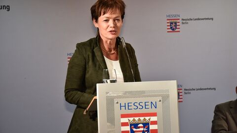 Staatsministerin Lucia Puttrich am Rednerpult