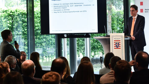 Informationsaustausch nach dem Vortrag von Prof. Dr. Matthias Ruffert.