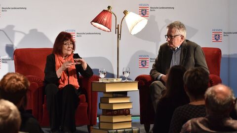 Eva Demski im Gespräch mit Thomas Sparr vom Suhrkamp Verlag. Eva Demski im Gespräch mit Thomas Sparr vom Suhrkamp Verlag.
