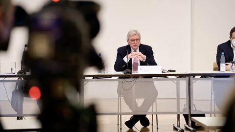 Ministerpräsident Bouffier bei den Gesprächen 