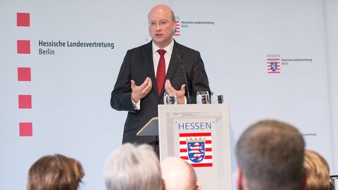 Professor Uhle am Rednerpult