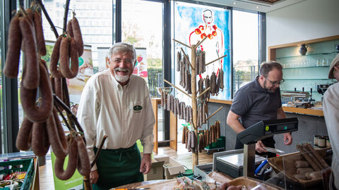 Die berühmte "Ahle Wurscht" aus Nordhessen gab es bei der Jausenstation.