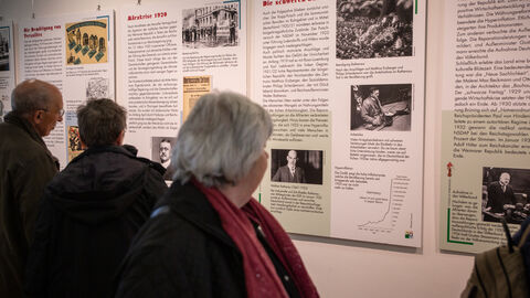 Das Staatsarchiv Hessen zeigte die Ausstellung „Zeitenwende in Hessen“ - Revolutionärer Aufbruch 1918/1919 in die Demokratie. Das Staatsarchiv Hessen zeigte die Ausstellung „Zeitenwende in Hessen“ - Revolutionärer Aufbruch 1918/1919 in die Demokratie.