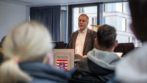 Der Präsident des Staatsarchivs Hessen, Prof. Dr. Andreas Hedwig, referierte über Entstehung und Inhalt der Ausstellung „Zeitenwende in Hessen“ - Revolutionärer Aufbruch 1918/1919 in die Demokratie.