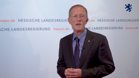 Staatsminister Axel Wintermeyer hält eine Rede