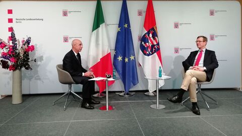 Im Gespräch während der Veranstaltung: S.E. Luigi Mattiolo und Christoph von Marschall 