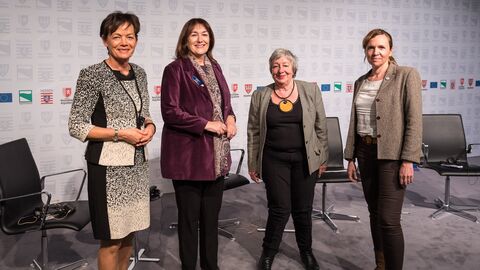 v.l.n.r. Hessische Europaministerin Lucia Puttrich, Dubravka Šuica, Vizepräsidentin der Europäischen Kommission, Moderatorin Françoise Chotard, Expertin für europäische Angelegenheiten, Marie-Laure Cuvelier, Conseillère régionale déléguée à l’ouverture de l’action régional