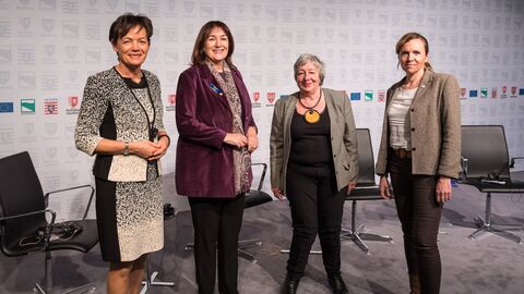 v.l.n.r. Hessische Europaministerin Lucia Puttrich, Dubravka Šuica, Vizepräsidentin der Europäischen Kommission, Moderatorin Françoise Chotard, Expertin für europäische Angelegenheiten, Marie-Laure Cuvelier, Conseillère régionale déléguée à l’ouverture de l’action régional