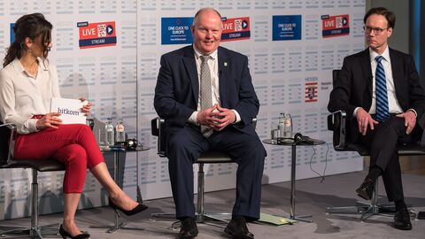 v.l.n.r. Sabrina Caroli, Bereichsleiterin europäische Digitalpolitik, Bitkom e.V., Karsten Schmal, Präsident des Hessischen Bauernverbandes, Jörg Migende, Leiter Digital Farming, BayWa AG