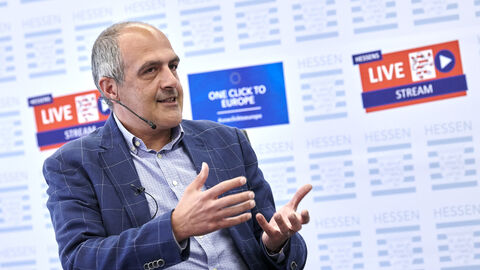 Ivan Brincat in Diskussion mit Gudrun Engel