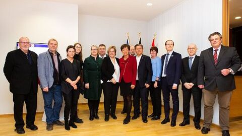 Gruppenfoto mit den Mitgliedern des Europaausschusses