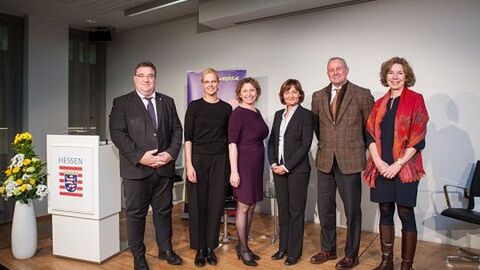 Gruppenbild der Teilnehmer bei der Veranstaltung Ethische Implikationen neuer Technologien im Gesundheitsbereich