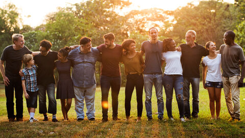 Gruppenfoto mehrerer Menschen