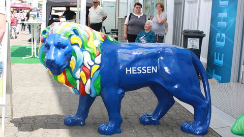 Der bunte Hessenlöwe auf dem Messegelände