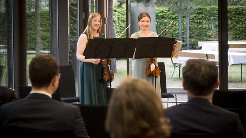 Musikerinnen der Jungen Philharmonie Frankfurt auf der Bühne während der Veranstaltung
