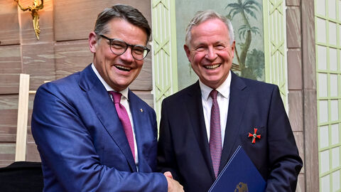 Ministerpräsident Boris Rhein mit Udo Corts
