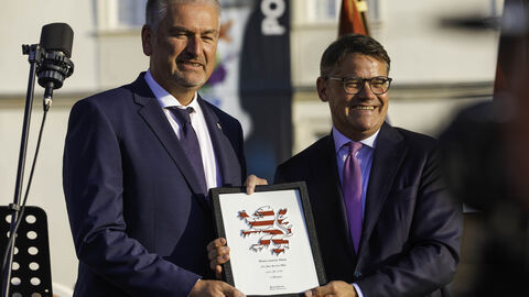 Ministerpräsident Boris Rhein und Landrat Bernd Woide