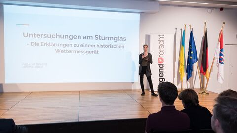 Von maskierten Musikern, CO2-Fressern und bilanzoptimierenden Fotovoltaik-Raffstores