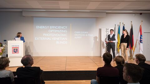 Von maskierten Musikern, CO2-Fressern und bilanzoptimierenden Fotovoltaik-Raffstores