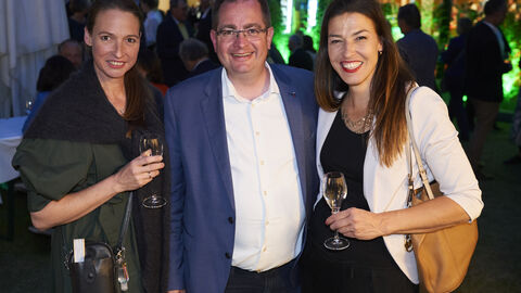 Die hessischen Landtagsabgeordneten Katrin Schleenbecker und Frank Steinraths mit Constanze Schleenbecker-Büttner (v.l.n.r.)