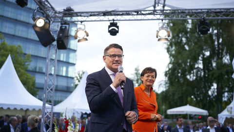 Ministerpräsident Boris Rhein begrüßt die Gäste des Hessenfests.