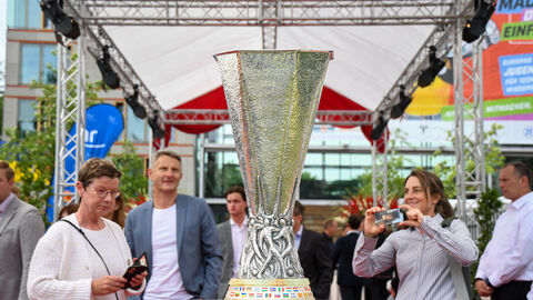 Der Europa-League-Pokal von Eintracht Frankfurt  Der Europa-League-Pokal von Eintracht Frankfurt