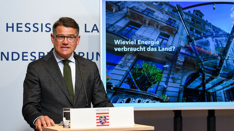 Ministerpräsident Boris Rhein am Pult