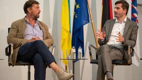 v.l.n.r. Lorenzo Robustelli, Herausgeber Eunews ; Viktor Daněk, Tschechisches Radio