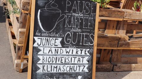 Staatsminister Axel Wintermeyer besucht das Kompetenzzentrum Hof Knolle